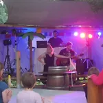 Mobil-home Confortable Avec Terrasse Pour 5 Personnes - Api-1-52-1020 * Martiel