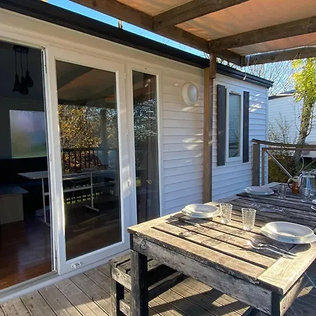 Mobil-home Confortable Avec Terrasse Pour 5 Personnes - Api-1-52-1020 *