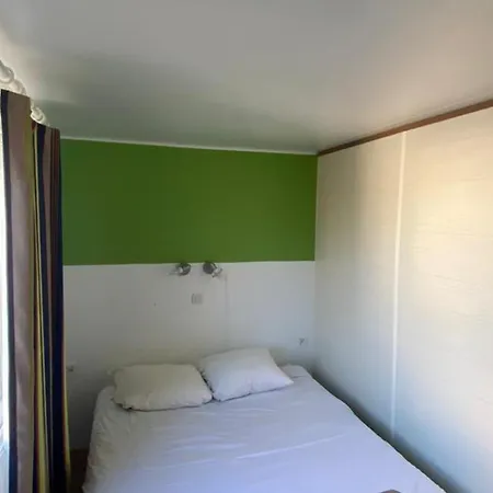 Mobil-home Confortable Avec Terrasse Pour 5 Personnes - Api-1-52-1020 Camping Martiel