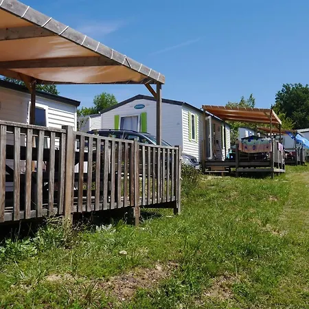 Mobil-home Confortable Avec Terrasse Pour 5 Personnes - Api-1-52-1020 Camping Martiel