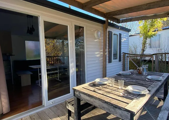 Mobil-home Confortable Avec Terrasse Pour 5 Personnes - Api-1-52-1020 *