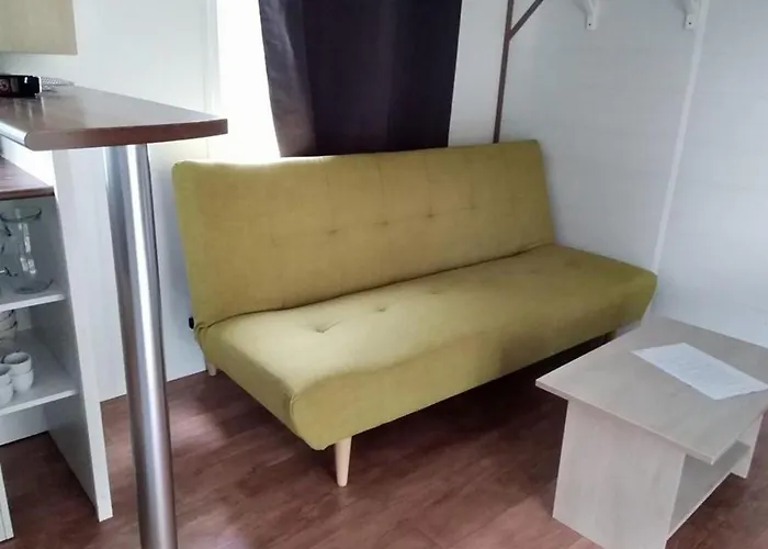 Mobil-home Confortable Avec Terrasse Pour 5 Personnes - Api-1-52-1020 Camping *