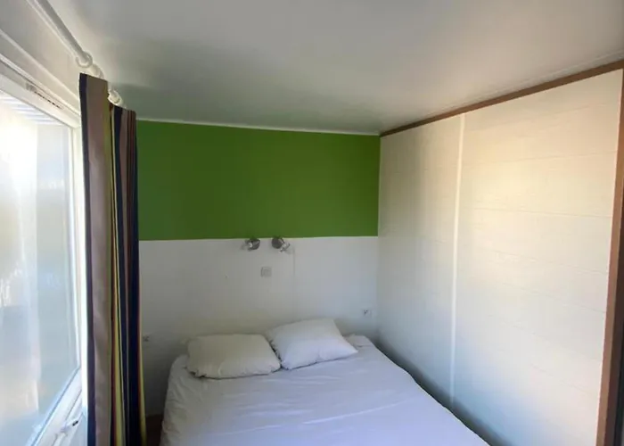 Mobil-home Confortable Avec Terrasse Pour 5 Personnes - Api-1-52-1020 Camping Martiel