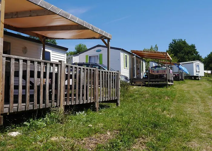 Mobil-home Confortable Avec Terrasse Pour 5 Personnes - Api-1-52-1020 Camping Martiel