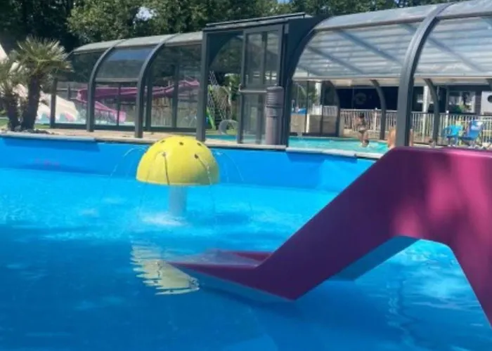 Mobil-home Confortable Avec Terrasse Pour 5 Personnes - Api-1-52-1020 *