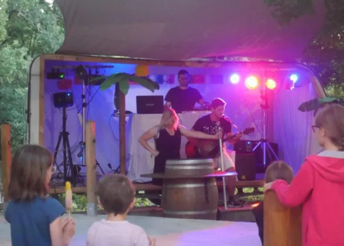 Mobil-home Confortable Avec Terrasse Pour 5 Personnes - Api-1-52-1020 * Martiel