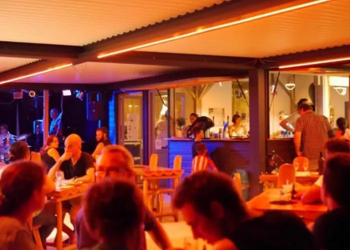 Mobil-home Confortable Avec Terrasse Pour 5 Personnes - Api-1-52-1020 * Martiel