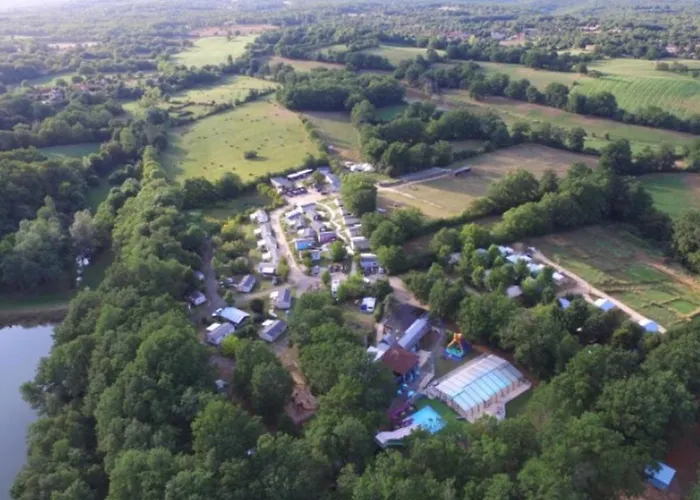 Camping Mobil-home Confortable Avec Terrasse Pour 5 Personnes - Api-1-52-1020 *