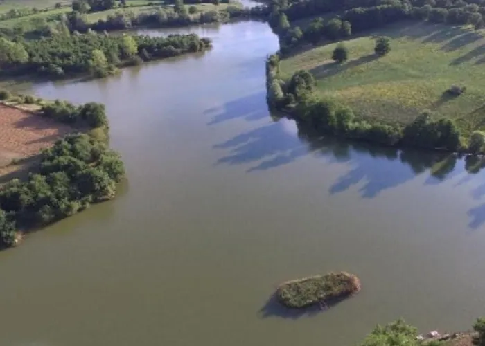 Mobil-home Confortable Avec Terrasse Pour 5 Personnes - Api-1-52-1020 *